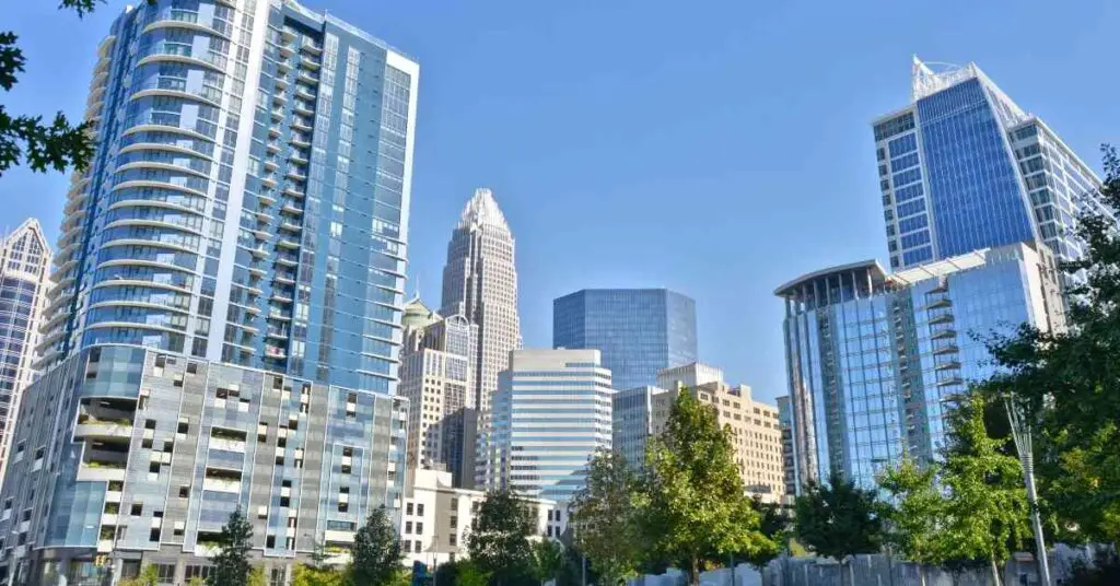 the Charlotte city skyline represents the best things to do in Charlotte North Carolina